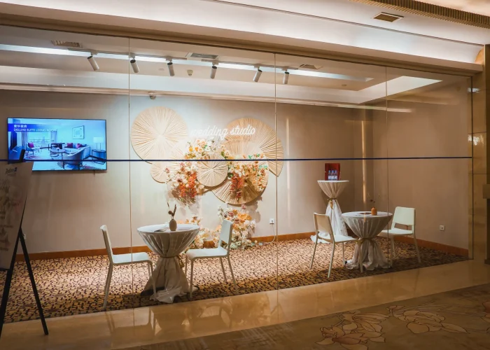 interior-wedding-studio-with-glass-wall-elegant-decor-shanghai